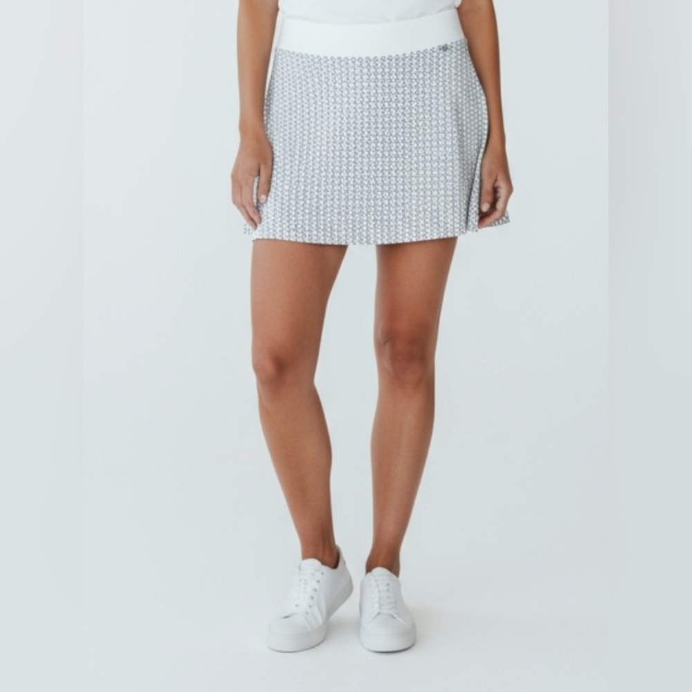 Greg Norman Collection Golf Skort
Size L — Blue & White Geometric Print — NWT